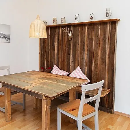 M9 Apartment
